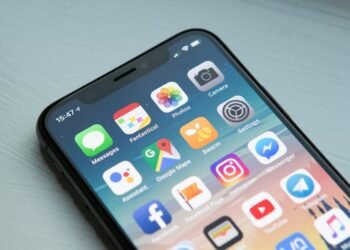 httpsunsplashcomphotosspace-gray-iphone-x-9e9pd9bl-1
