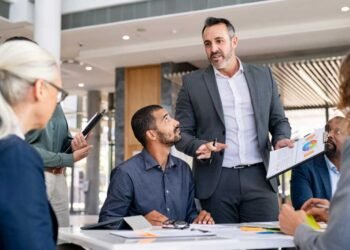 Smart Leadership Traits Behind Thriving Wellness Teams