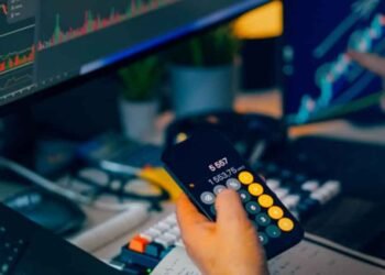 What-Are-the-Real-Advantages-of-Using-AI-for-Crypto-Trading-vs.-Doing-It-Manually