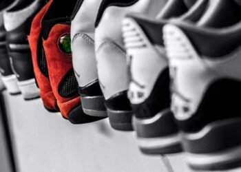 Streetwear Essentials: Building a Versatile Sneaker Collection